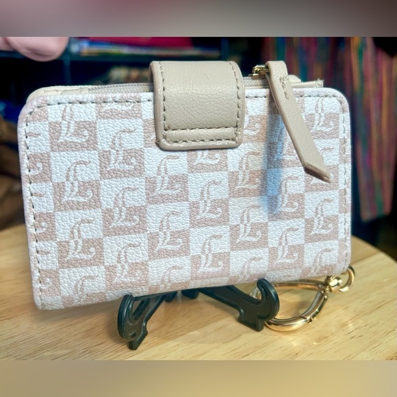 Juicy Couture Modern Chic Sandstone Bifold Card Wallet w/ Heart Keychain​​ - Picture 3 of 12